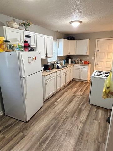 1224 N 8th Street, St Joseph, MO 64501