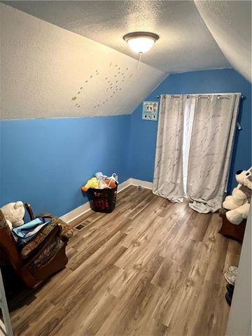 1224 N 8th Street, St Joseph, MO 64501