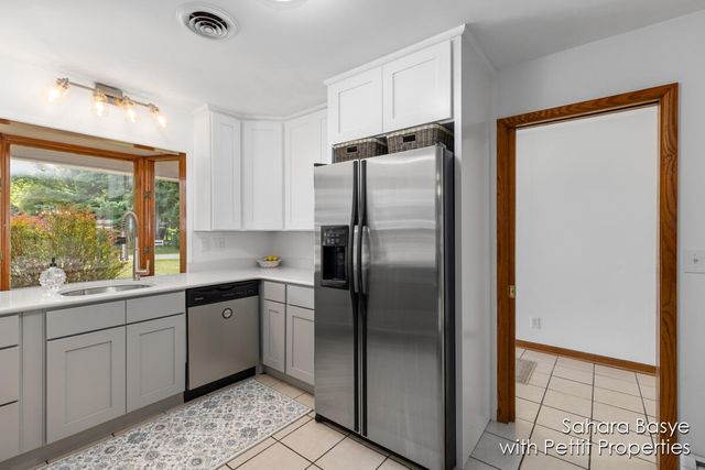 15 Birch Hill Drive, Battle Creek, MI 49015