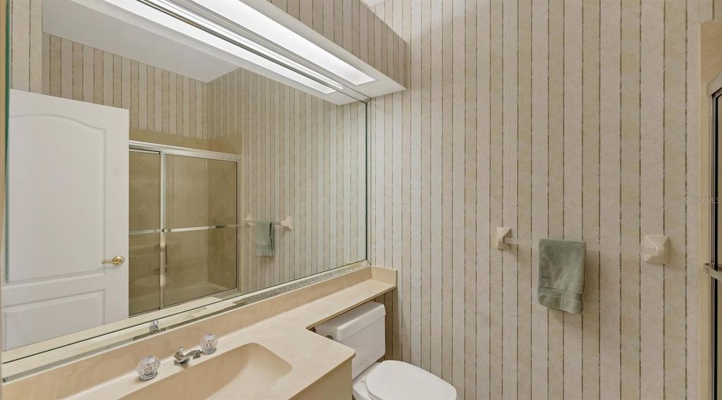 Image 13 of property listing at 3864 CHATSWORTH GREENE COURT 10, Sarasota, FL 34235