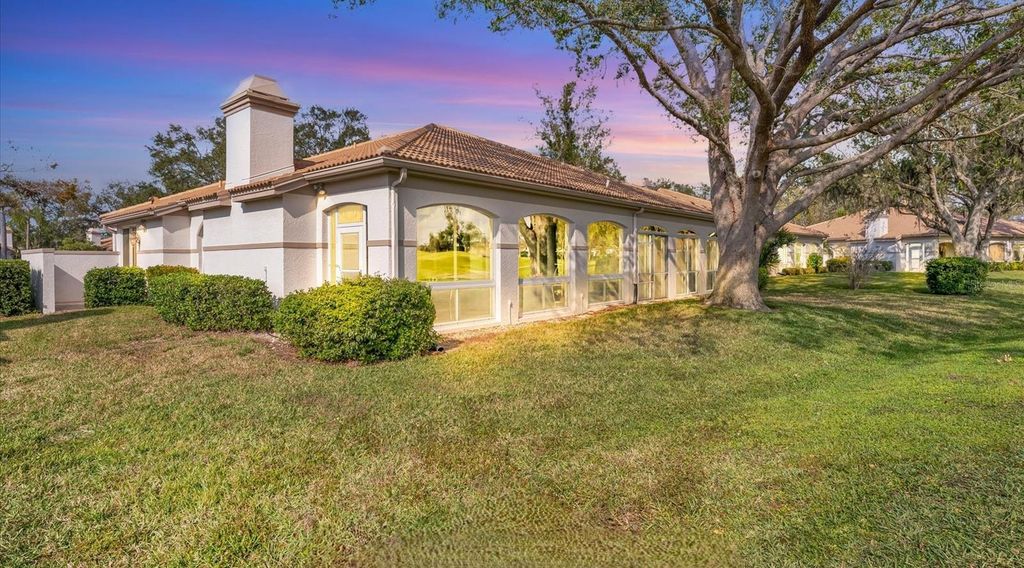 Image 16 of property listing at 3864 CHATSWORTH GREENE COURT 10, Sarasota, FL 34235