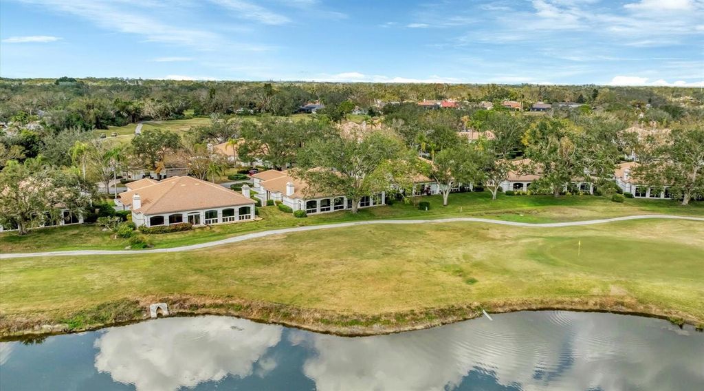 Image 17 of property listing at 3864 CHATSWORTH GREENE COURT 10, Sarasota, FL 34235