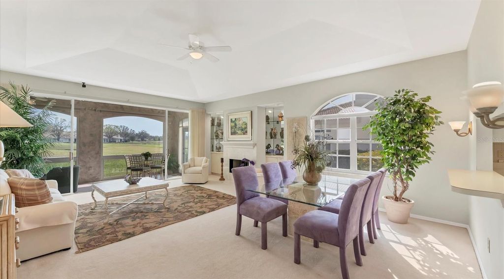 Image 10 of property listing at 3864 CHATSWORTH GREENE COURT 10, Sarasota, FL 34235