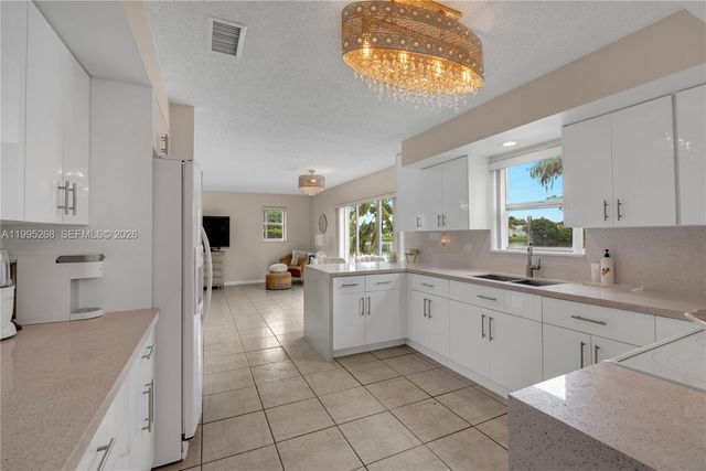 9800 Glacier Dr, Miramar, FL 33025