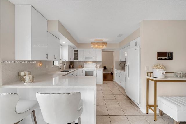 9800 Glacier Dr, Miramar, FL 33025