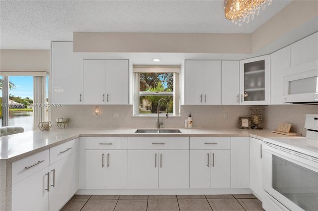 9800 Glacier Dr, Miramar, FL 33025