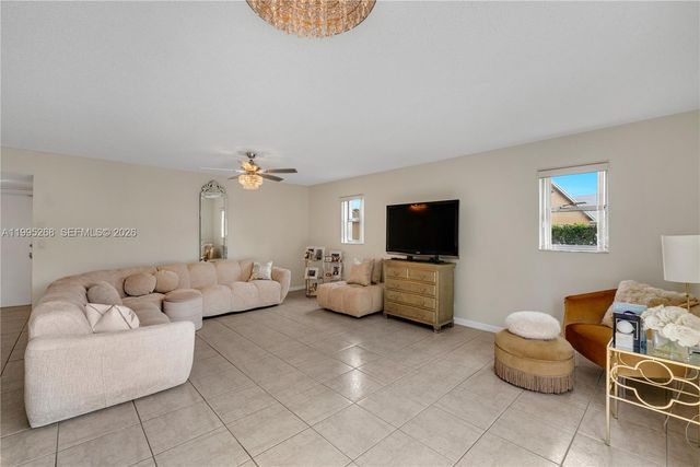 9800 Glacier Dr, Miramar, FL 33025