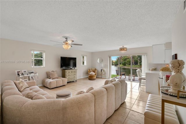 9800 Glacier Dr, Miramar, FL 33025