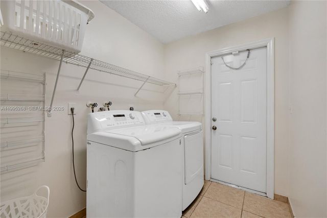 9800 Glacier Dr, Miramar, FL 33025