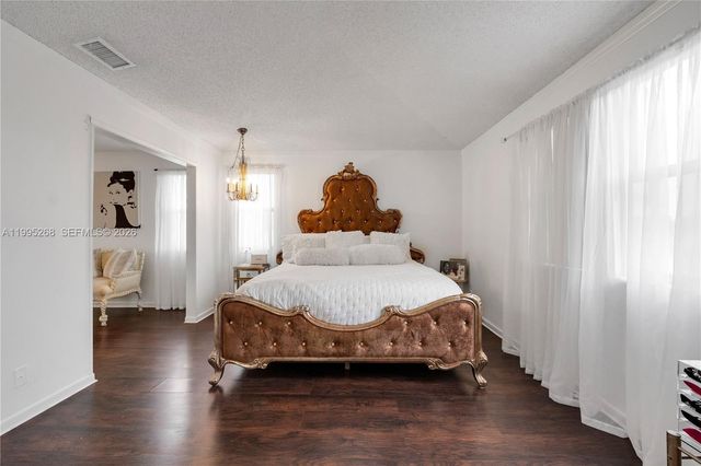 9800 Glacier Dr, Miramar, FL 33025