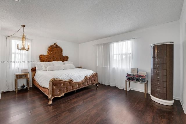 9800 Glacier Dr, Miramar, FL 33025