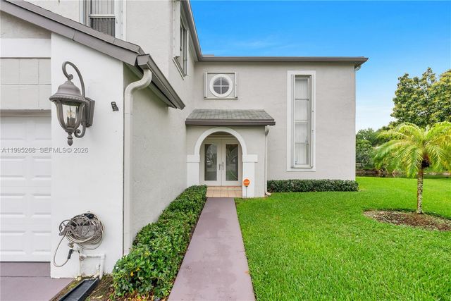 9800 Glacier Dr, Miramar, FL 33025