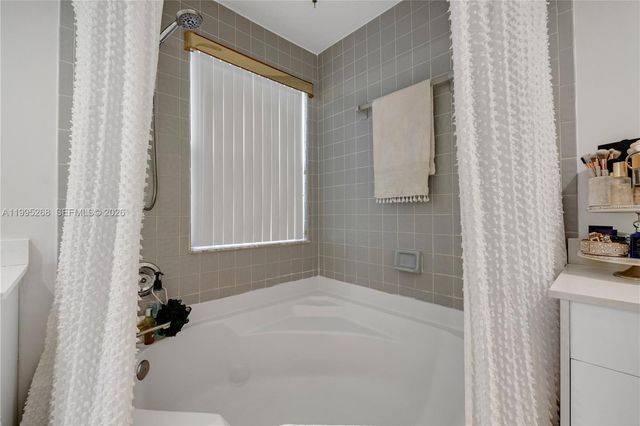 9800 Glacier Dr, Miramar, FL 33025