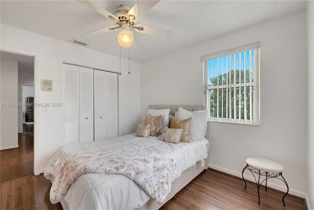 9800 Glacier Dr, Miramar, FL 33025