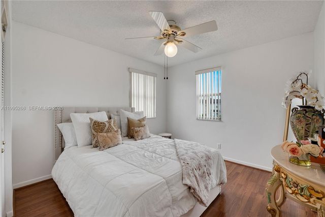 9800 Glacier Dr, Miramar, FL 33025