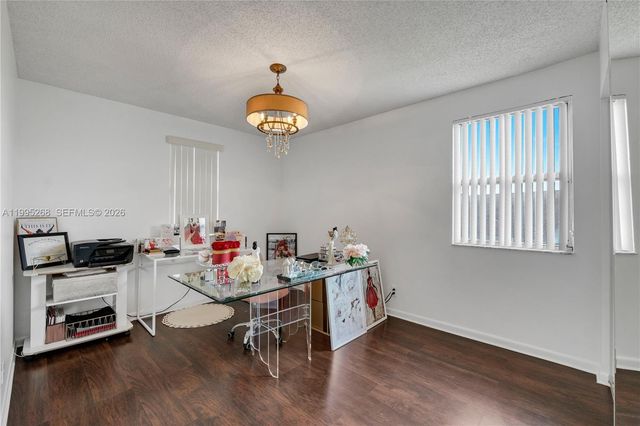 9800 Glacier Dr, Miramar, FL 33025