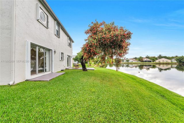 9800 Glacier Dr, Miramar, FL 33025