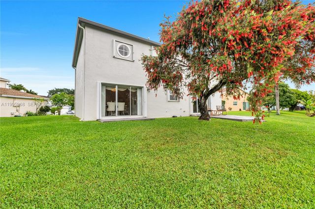 9800 Glacier Dr, Miramar, FL 33025