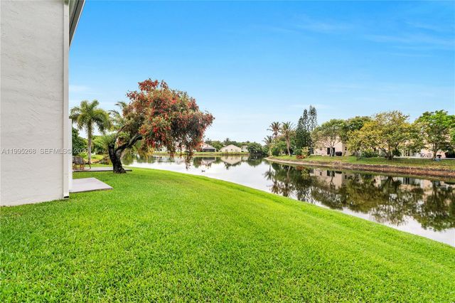 9800 Glacier Dr, Miramar, FL 33025