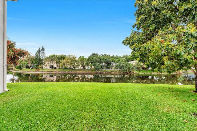 9800 Glacier Dr, Miramar, FL 33025