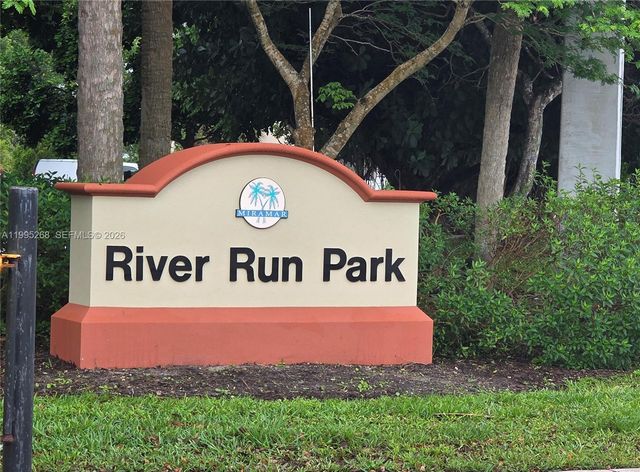 9800 Glacier Dr, Miramar, FL 33025