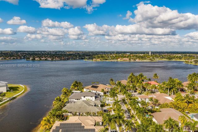 3910 SW 186th Ter, Miramar, FL 33029