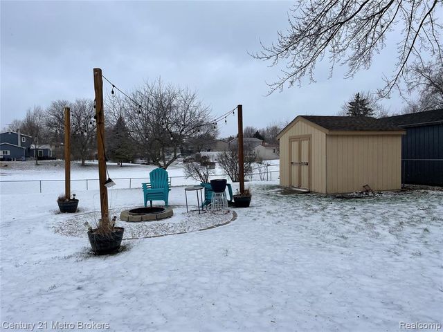 2715 Campbellgate Drive, Waterford, MI 48329