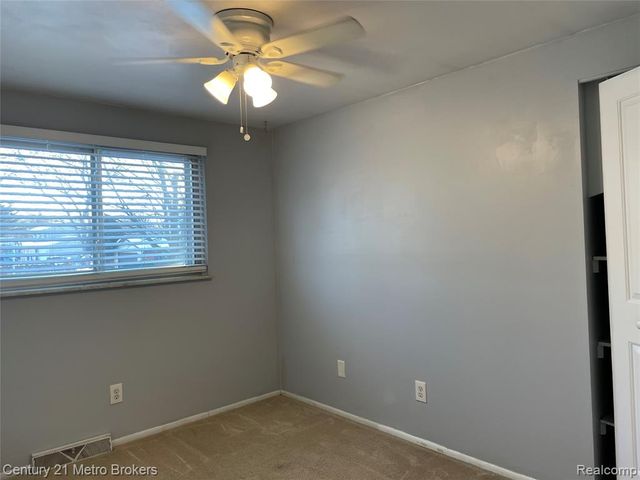 2715 Campbellgate Drive, Waterford, MI 48329