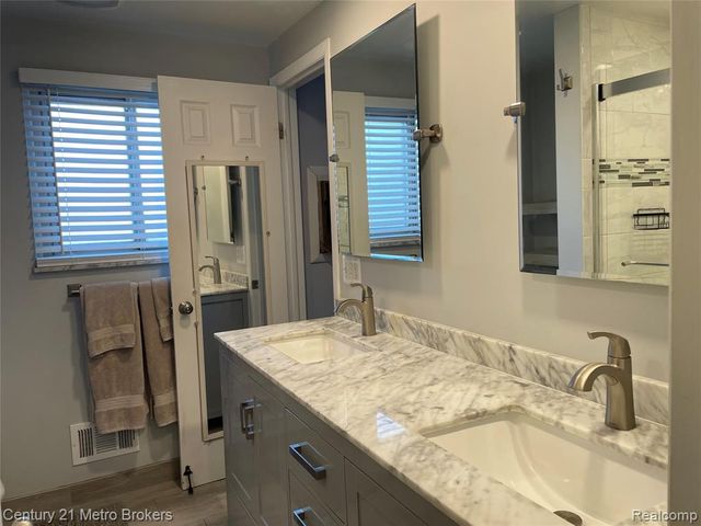 2715 Campbellgate Drive, Waterford, MI 48329