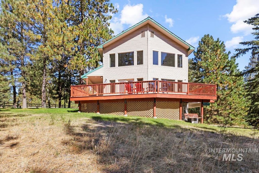 1496 Pine Ridge Drive, Cascade, ID 83611 photo 4