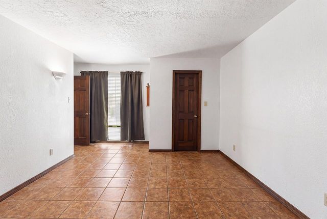 14 San Fernando Avenue, Los Lunas, NM 87031