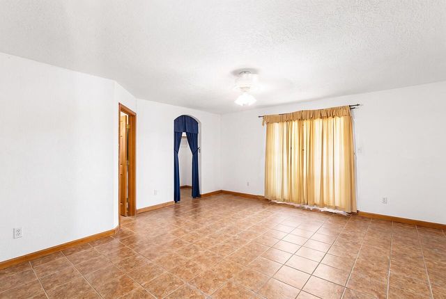 14 San Fernando Avenue, Los Lunas, NM 87031