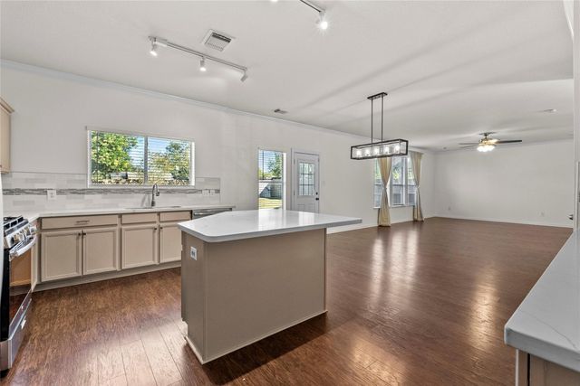 542 Cedar Branch Drive, League City, TX 77573