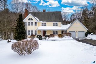 9 Hemlock Drive, New Hartford, CT 06057