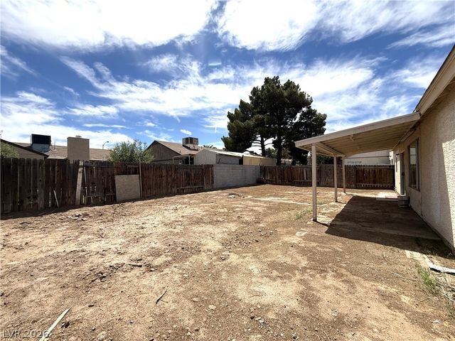 5625 Ballinger Drive, Las Vegas, NV 89142