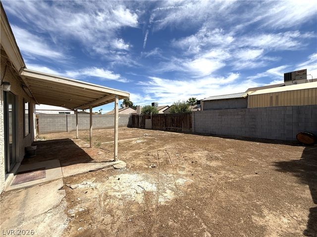 5625 Ballinger Drive, Las Vegas, NV 89142