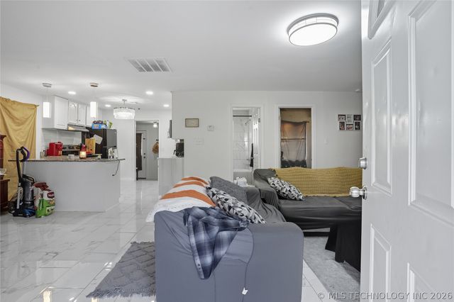 703 S Poplar Street, Sapulpa, OK 74066