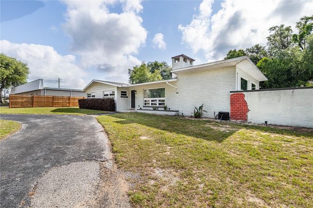 210 DONNA STREET, Tavares, FL 32778