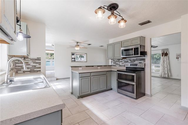 210 DONNA STREET, Tavares, FL 32778