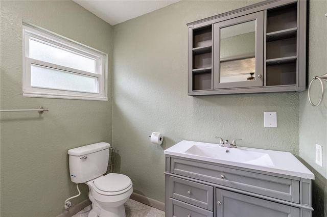 210 DONNA STREET, Tavares, FL 32778