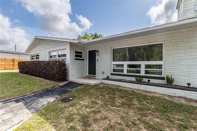 210 DONNA STREET, Tavares, FL 32778