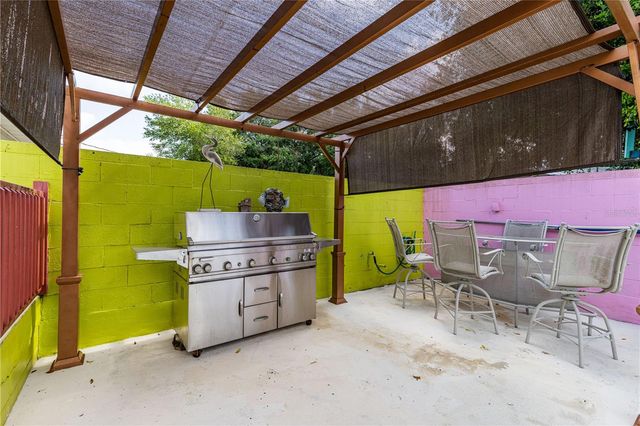 210 DONNA STREET, Tavares, FL 32778