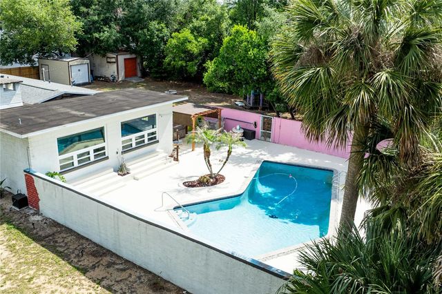 210 DONNA STREET, Tavares, FL 32778