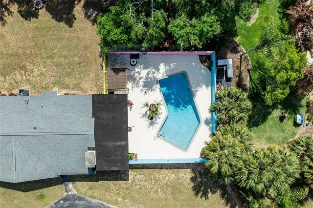 210 DONNA STREET, Tavares, FL 32778