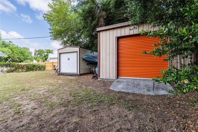 210 DONNA STREET, Tavares, FL 32778