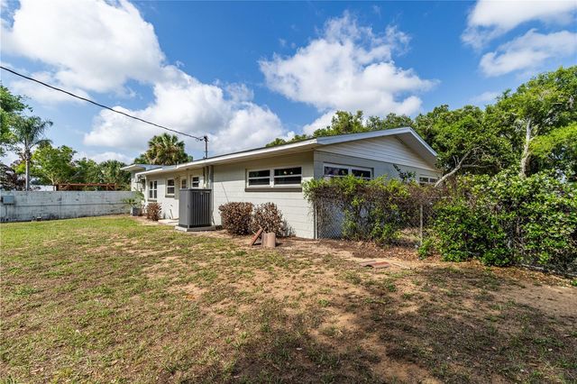 210 DONNA STREET, Tavares, FL 32778