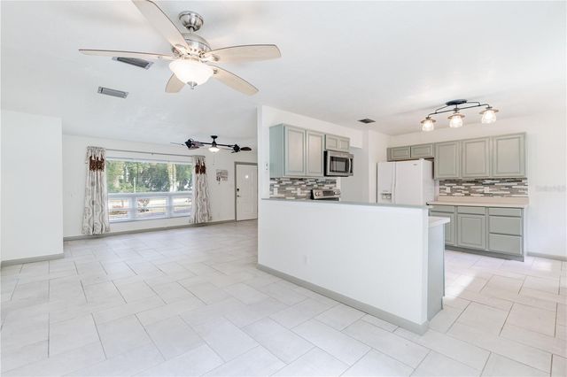 210 DONNA STREET, Tavares, FL 32778