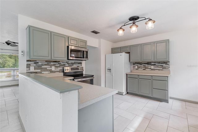 210 DONNA STREET, Tavares, FL 32778