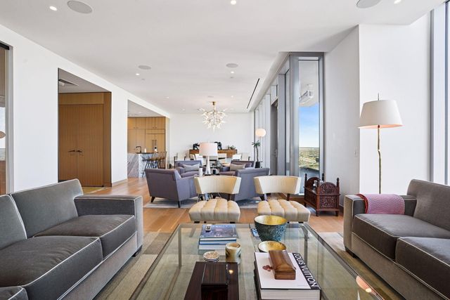 255 Hennepin Ave 3305, Minneapolis, MN 55401