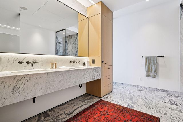 255 Hennepin Ave 3305, Minneapolis, MN 55401